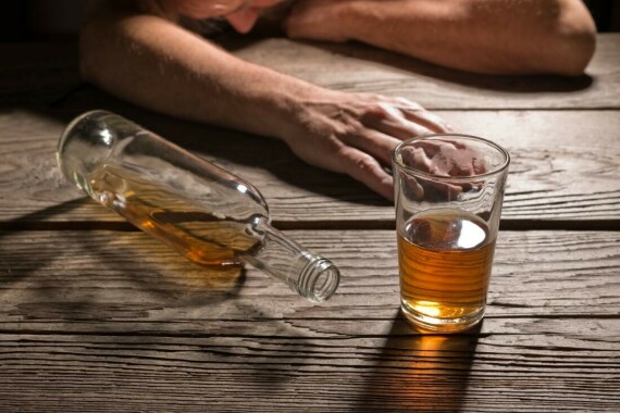 Người nghiện rượu có nguy cơ bị áp xe phổi cao hơn. Nguồn ảnh: Medicalnewstoday.com