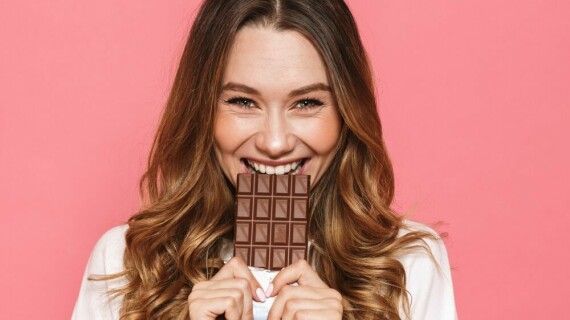 Tiêu thụ một lượng hợp lý cacao mỗi ngày giúp cải thiện cả sức khỏe thể chất và tinh thần của bạn. Nguồn: thelist.com