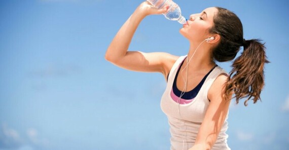 Uống đủ nước rất quan trọng trong khi thực hiện chế độ ăn kiêng giảm cân