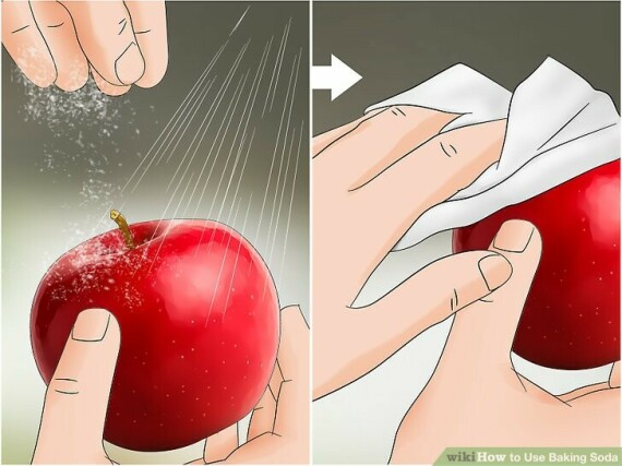 Rửa trái cây bằng baking soda là cách hiệu quả nhất để loại bỏ thuốc trừ sâu mà không cần gọt vỏ. Nguồn: wikihow.com