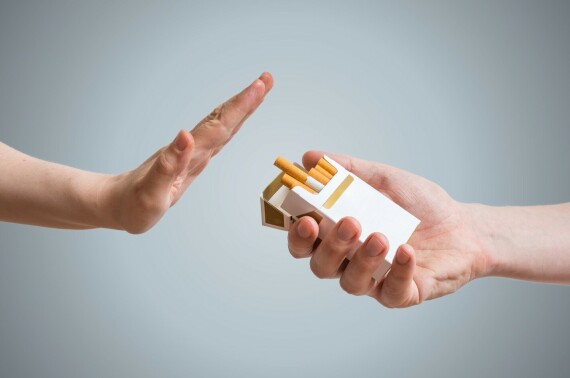 Bỏ thuốc lá giúp giảm nguy cơ áp xe phổi. Nguồn ảnh: Jamaicahospital.org