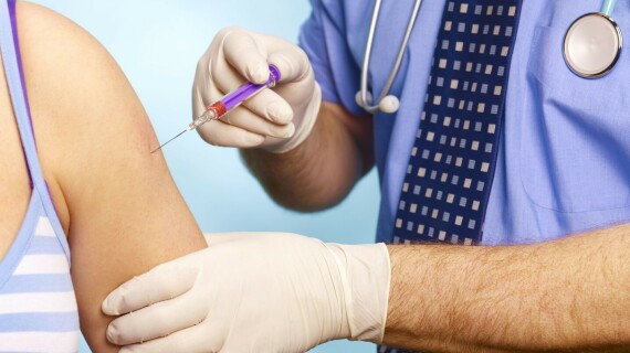 Viêm gan B là một bệnh có thể phòng ngừa được bằng vắc xin. (nguồn: verywellhealth.com)