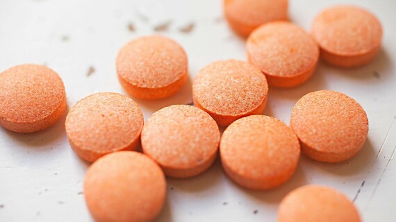 Sử dụng ít nhất 200mg vitamin C mỗi ngày trước khi mắc cảm lạnh sẽ làm giảm thời gian xuất hiện các triệu chứng sau đó. Nguồn ảnh: Everydayhealth.com