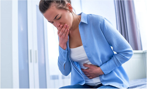 Đau bụng là triệu chứng thường gặp ở người bệnh IBS. Nguồn: Goodpath