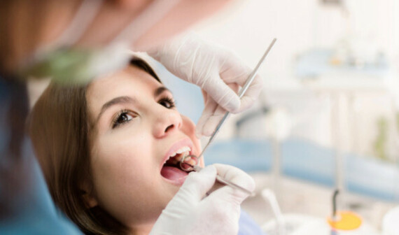 Nên kiểm tra răng định kỳ 6 tháng/lần, để hạn chế tình trạng đau răng. Nguồn ảnh: starbrightdental.com.au