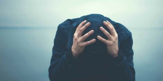 Một số vấn đề tâm lý như trầm cảm, lo âu có thể làm tăng nguy cơ bị liệt dương. Nguồn ảnh: therecoveryvillage.com