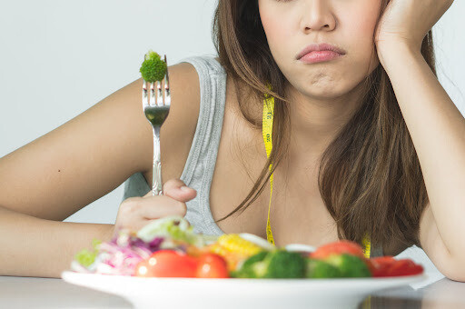 Căng thẳng, chán nản khi luôn phải gò mình theo chế độ thực dưỡng. Nguồn ảnh: www.getlevelhead.com