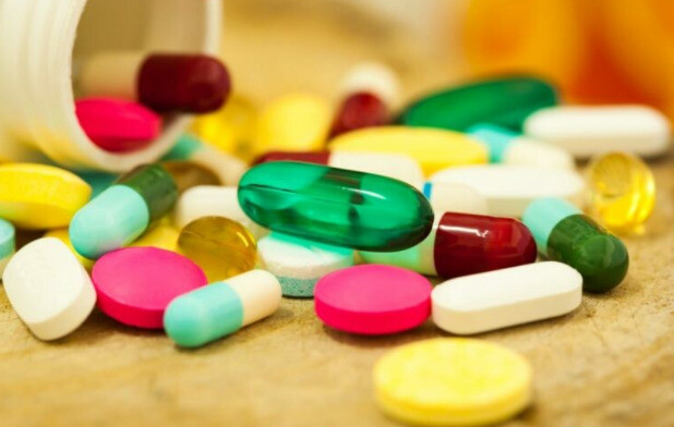 Có một số loại thuốc không nên dùng kết hợp với erythromycin. Nguồn ảnh: therapia.gr