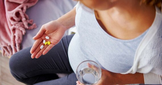 Một số loại thuốc có thể gây dị tật tim bẩm sinh nếu sử dụng trong thai kỳ. Nguồn: healthline.com