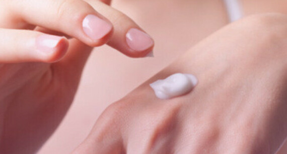  Tác dụng dưỡng ẩm cho da của glycerin  Nguồn ảnh : Healthline.com
