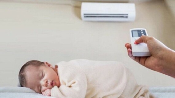 Điều hòa nhiệt độ sẽ giúp điều chỉnh nhiệt độ phòng ngủ dễ dàng. Nguồn ảnh: Vinmec.com