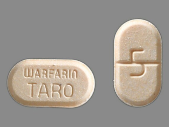 Không nên sử dụng kết hợp vitamin K và warfarin Ảnh: Drugs.com