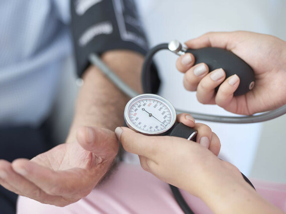 Một số bệnh nhân bị tụt huyết áp khi truyền Albiomin 20%