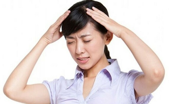Dầu gió Phật Linh có thể được sử dụng để xoa bóp cho người bị nhức đầu
