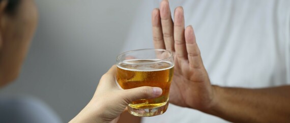 Sau khi gây mê, bạn nên kiêng rượu trong 24 giờ, nguồn ảnh patient.info