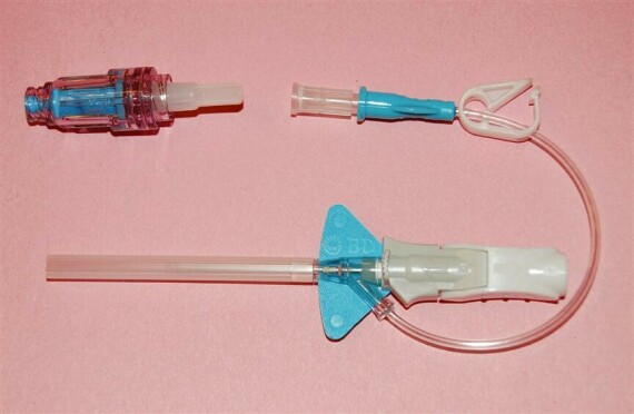 Kim luồn tĩnh mạch là dụng cụ chính của tiêm tĩnh mạch  (Nguồn ảnh: basicmedicalkey.com)