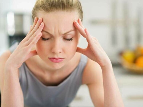 Nhức đầu là tác dụng phụ thường gặp khi sử dụng thuốc Desratel