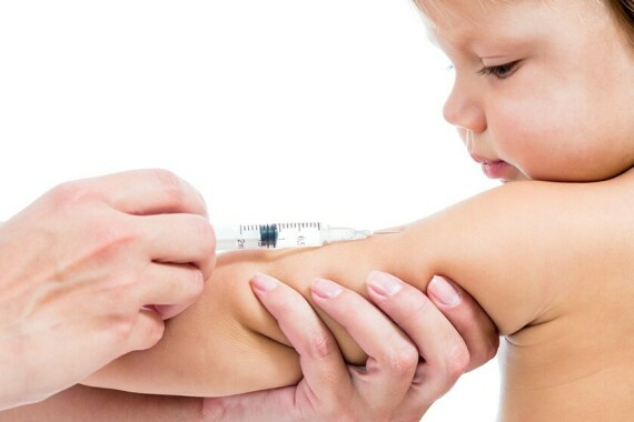 Tiêm chủng vắc xin Hib cho trẻ là biện pháp phòng ngừa hiệu quả. Nguồn ảnh: babygooroo.