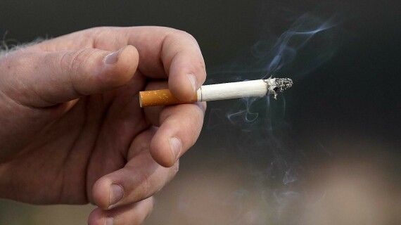 Hút thuốc có thể làm tăng thyroglobulin (nguồn: https://www.euronews.com/)