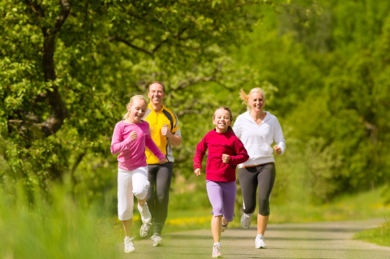 Tập thể dục thường xuyên giúp hệ thống cơ xương khớp chắc khỏe. Nguồn ảnh: raisingchildren.net