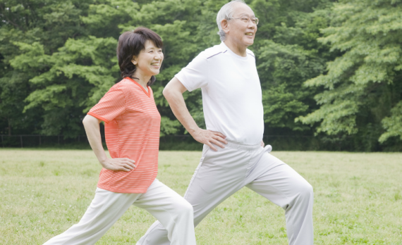 Tập luyện thể dục thường xuyên giúp tăng sức mạnh và độ dẻo dai của cơ xương khớp. Nguồn ảnh: HealthHub