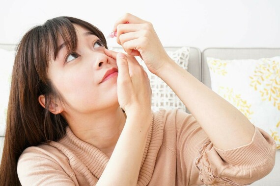 Sử dụng Difluprednate  có thể gây khô mắt