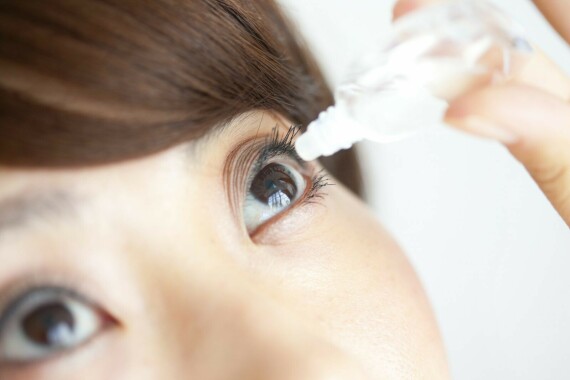 Thuốc nhỏ mắt Decinfort có thể gây ngứa mi mắt, đỏ mắt thoáng qua.