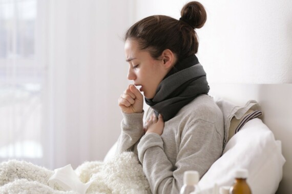 Decolsin được sử dụng để điều trị các triệu chứng cảm cúm như ho, nghẹt mũi