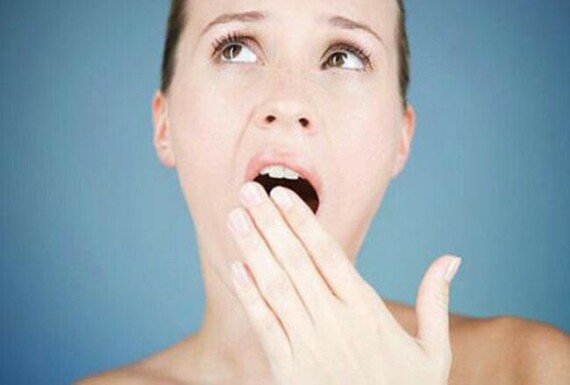Khô miệng là một trong số các tác dụng phụ khi sử dụng thuốc