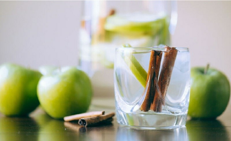 3 Cách làm nước Detox chanh cam, táo quế và dâu tây thanh lọc cơ thể